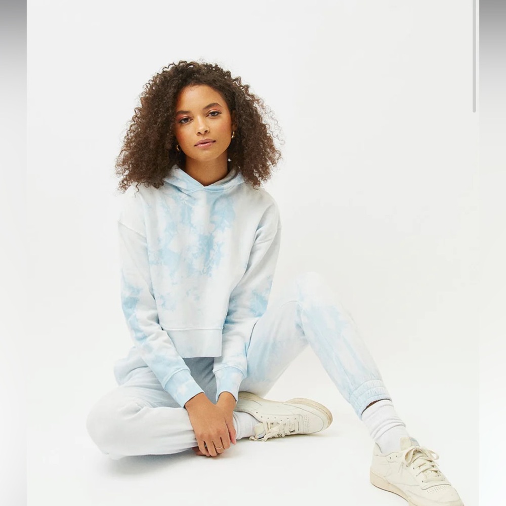 Frankie's Bikinis Burl Sweatpants in Baby Blue Tie Dye- size small